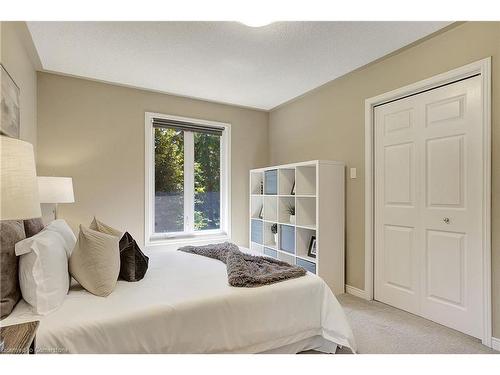 1654 Clyde Road, Cambridge, ON - Indoor Photo Showing Bedroom