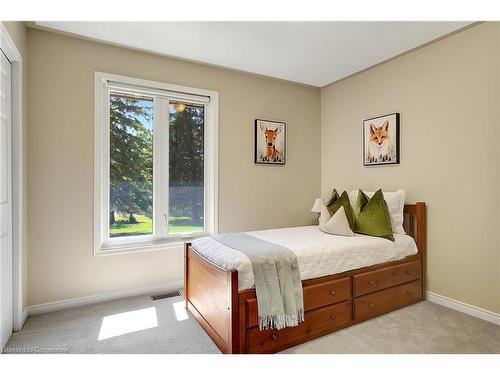 1654 Clyde Road, Cambridge, ON - Indoor Photo Showing Bedroom