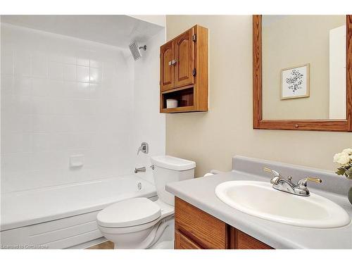 1654 Clyde Road, Cambridge, ON - Indoor Photo Showing Bathroom