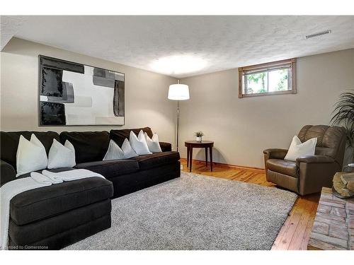 1654 Clyde Road, Cambridge, ON - Indoor Photo Showing Living Room