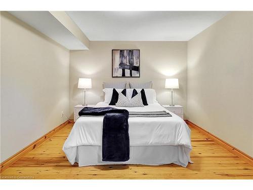 1654 Clyde Road, Cambridge, ON - Indoor Photo Showing Bedroom