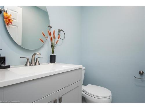 1-108 Woodlawn Road E, Guelph, ON - Indoor Photo Showing Bathroom