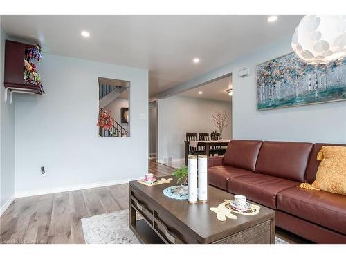 1-108 Woodlawn Road E, Guelph, ON - Indoor Photo Showing Living Room