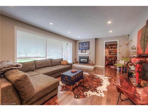 15 Hawthorne Road, Cambridge, ON - Indoor Photo Showing Living Room With Fireplace