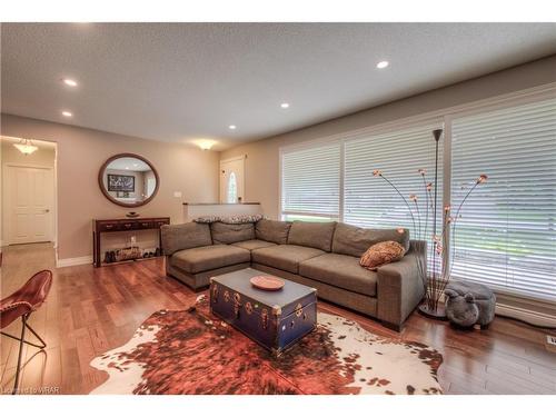 15 Hawthorne Road, Cambridge, ON - Indoor Photo Showing Living Room