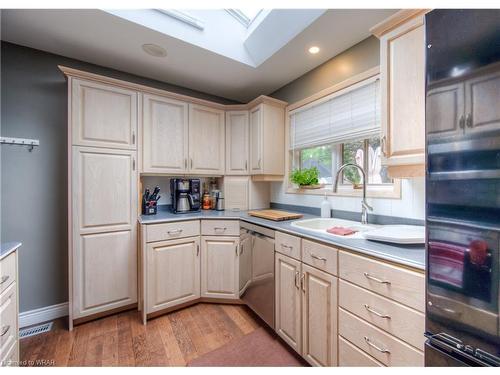 15 Hawthorne Road, Cambridge, ON - Indoor Photo Showing Kitchen