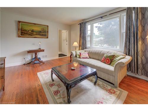 135 Stewart Avenue, Cambridge, ON - Indoor Photo Showing Living Room