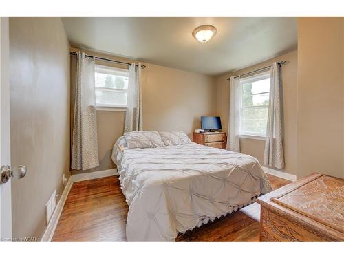 135 Stewart Avenue, Cambridge, ON - Indoor Photo Showing Bedroom