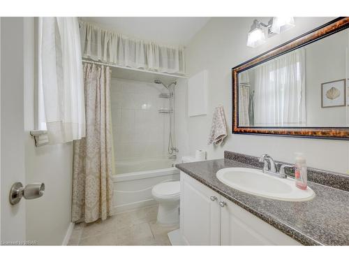 135 Stewart Avenue, Cambridge, ON - Indoor Photo Showing Bathroom