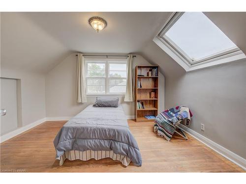 135 Stewart Avenue, Cambridge, ON - Indoor Photo Showing Bedroom