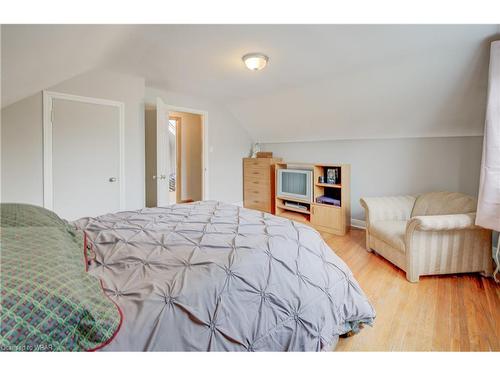 135 Stewart Avenue, Cambridge, ON - Indoor Photo Showing Bedroom