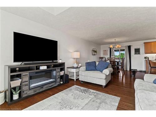 222 17Th Avenue, Hanover, ON - Indoor Photo Showing Living Room