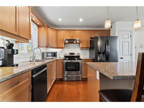 222 17Th Avenue, Hanover, ON - Indoor Photo Showing Kitchen With Upgraded Kitchen