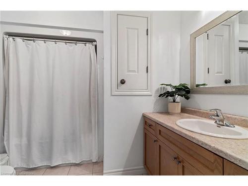 222 17Th Avenue, Hanover, ON - Indoor Photo Showing Bathroom