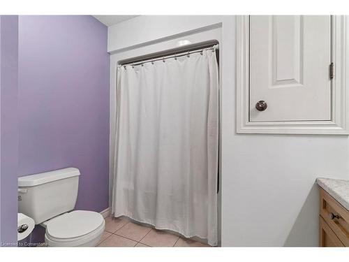 222 17Th Avenue, Hanover, ON - Indoor Photo Showing Bathroom