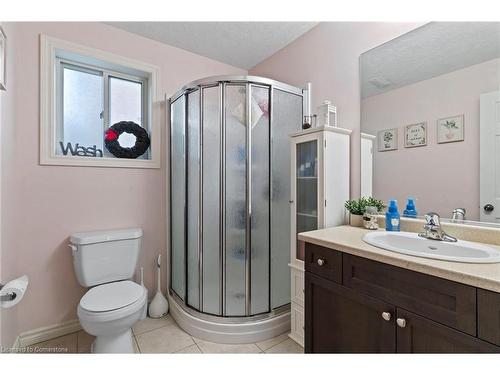 222 17Th Avenue, Hanover, ON - Indoor Photo Showing Bathroom