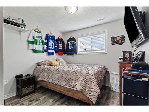 222 17Th Avenue, Hanover, ON - Indoor Photo Showing Bedroom