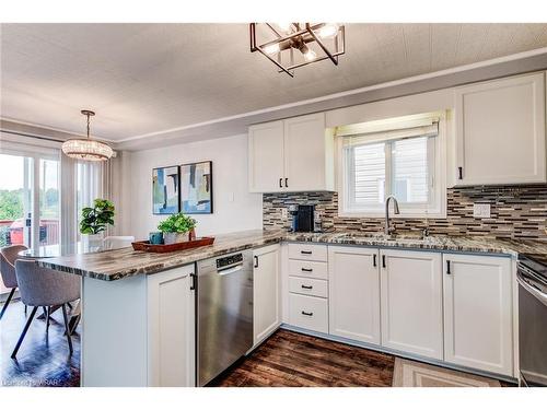 902 Atlantic Boulevard, Waterloo, ON - Indoor Photo Showing Kitchen With Stainless Steel Kitchen With Upgraded Kitchen