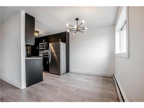 267 Traynor Avenue, Kitchener, ON - Indoor Photo Showing Kitchen