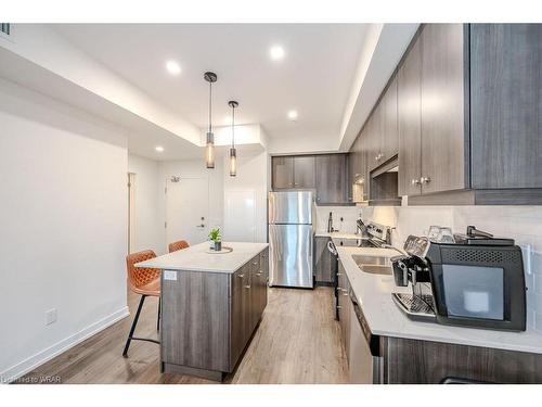 418-251 Northfield Drive, Waterloo, ON - Indoor Photo Showing Kitchen With Double Sink With Upgraded Kitchen