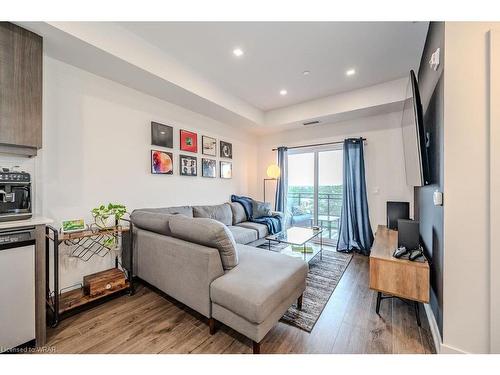 418-251 Northfield Drive, Waterloo, ON - Indoor Photo Showing Living Room