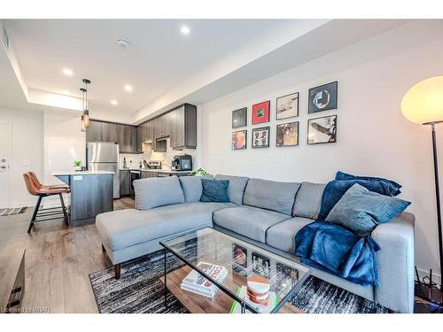 418-251 Northfield Drive, Waterloo, ON - Indoor Photo Showing Living Room