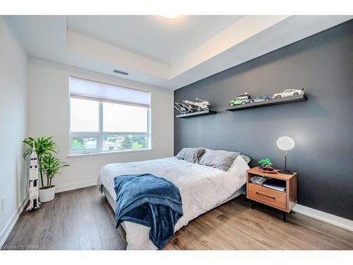 418-251 Northfield Drive, Waterloo, ON - Indoor Photo Showing Bedroom