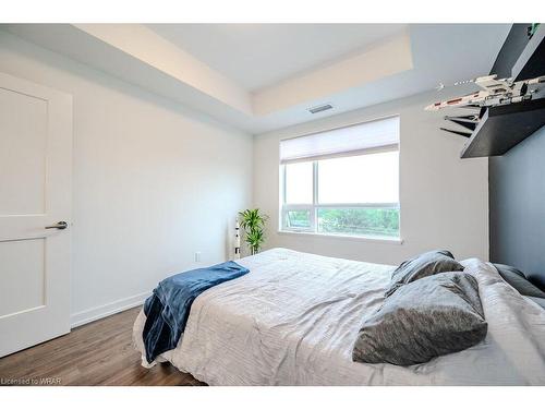 418-251 Northfield Drive, Waterloo, ON - Indoor Photo Showing Bedroom