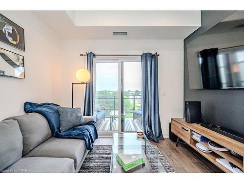 418-251 Northfield Drive, Waterloo, ON - Indoor Photo Showing Living Room