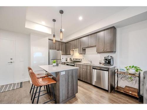 418-251 Northfield Drive, Waterloo, ON - Indoor Photo Showing Kitchen With Upgraded Kitchen