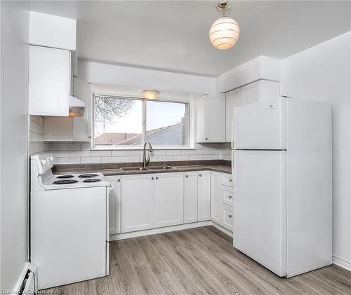 5-357 Connaught Street, Kitchener, ON - Indoor Photo Showing Kitchen With Double Sink