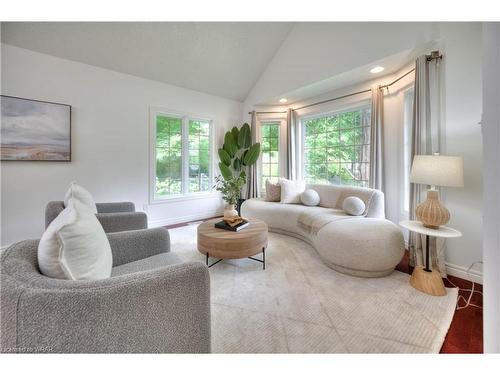 523 Heather Hill Place, Waterloo, ON - Indoor Photo Showing Living Room