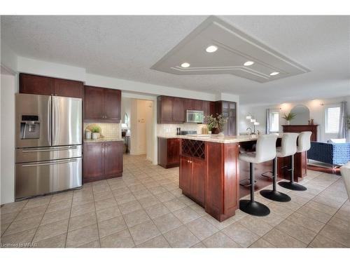 523 Heather Hill Place, Waterloo, ON - Indoor Photo Showing Kitchen