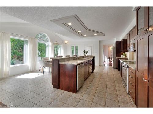 523 Heather Hill Place, Waterloo, ON - Indoor Photo Showing Kitchen