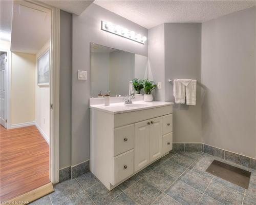 523 Heather Hill Place, Waterloo, ON - Indoor Photo Showing Bathroom