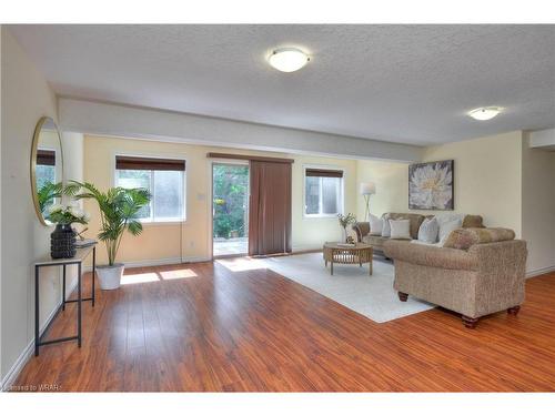 523 Heather Hill Place, Waterloo, ON - Indoor Photo Showing Living Room