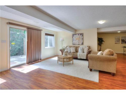 523 Heather Hill Place, Waterloo, ON - Indoor Photo Showing Living Room