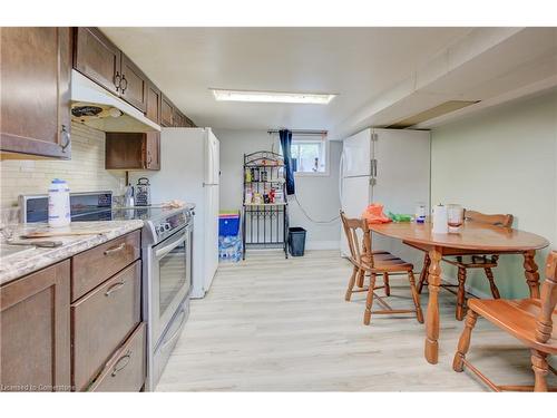 324 Maple Avenue, Kitchener, ON - Indoor Photo Showing Kitchen