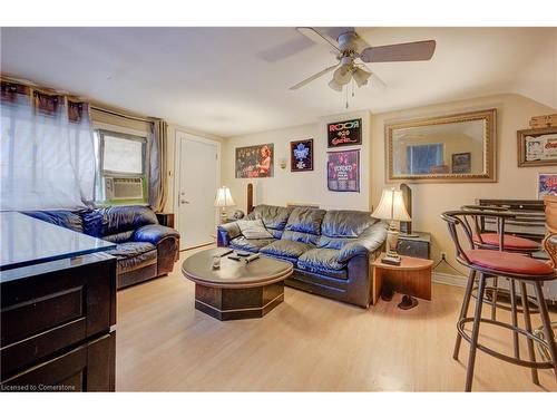 324 Maple Avenue, Kitchener, ON - Indoor Photo Showing Living Room