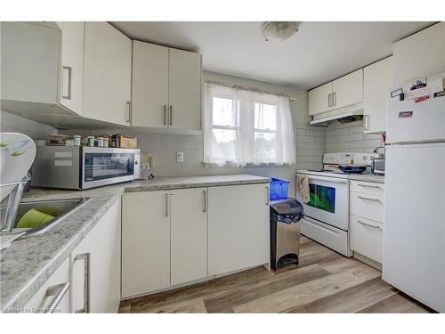 324 Maple Avenue, Kitchener, ON - Indoor Photo Showing Kitchen