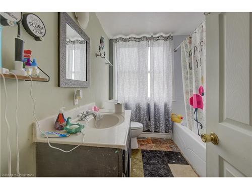 324 Maple Avenue, Kitchener, ON - Indoor Photo Showing Bathroom