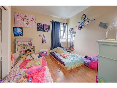 324 Maple Avenue, Kitchener, ON - Indoor Photo Showing Bedroom