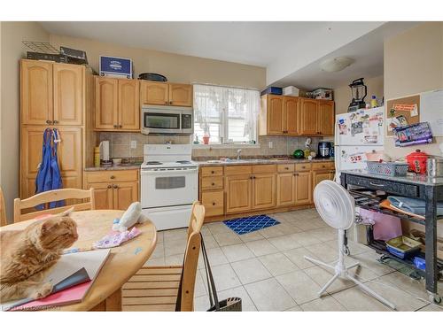 324 Maple Avenue, Kitchener, ON - Indoor Photo Showing Kitchen