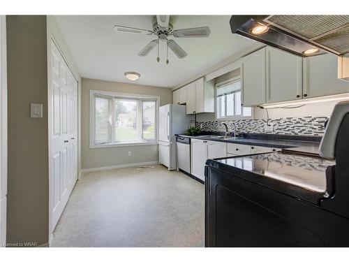 15 Rolling Brook Lane, New Hamburg, ON - Indoor Photo Showing Kitchen