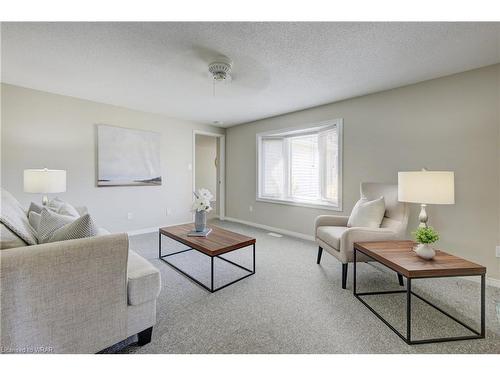 15 Rolling Brook Lane, New Hamburg, ON - Indoor Photo Showing Living Room