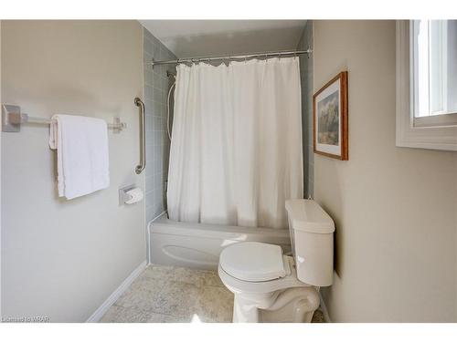 15 Rolling Brook Lane, New Hamburg, ON - Indoor Photo Showing Bathroom