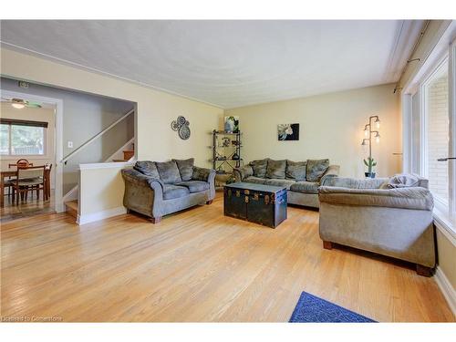 11 Cecile Drive, Kitchener, ON - Indoor Photo Showing Living Room