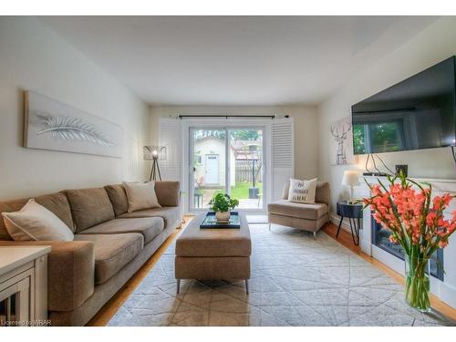 93 Bismark Drive, Cambridge, ON - Indoor Photo Showing Living Room