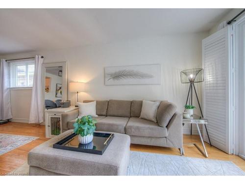 93 Bismark Drive, Cambridge, ON - Indoor Photo Showing Living Room