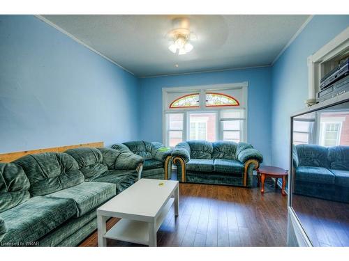 126 Albert Street, Waterloo, ON - Indoor Photo Showing Living Room